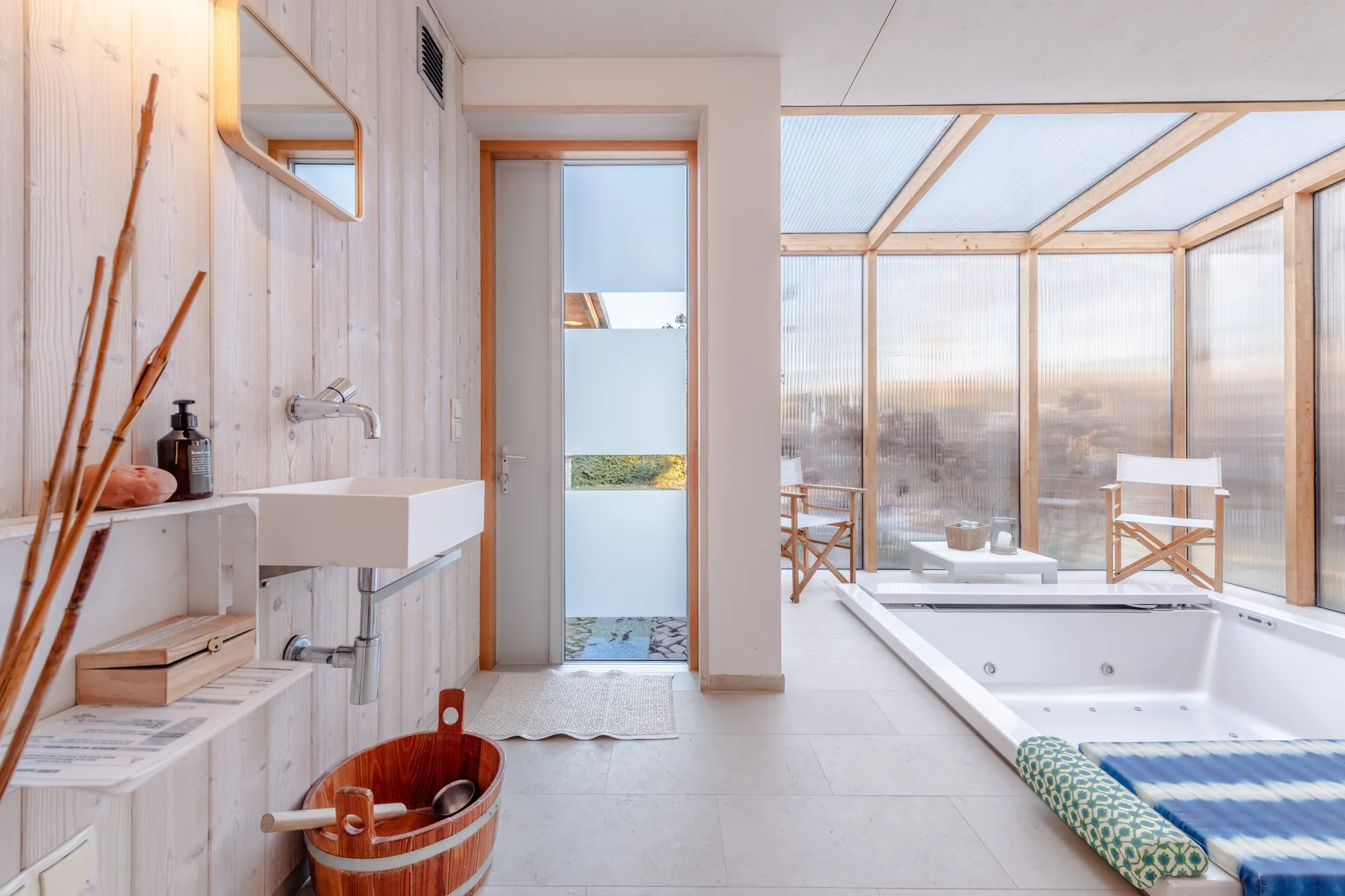 Wellnessbad mit Whirlpool in einem Ferienhaus in Lütow