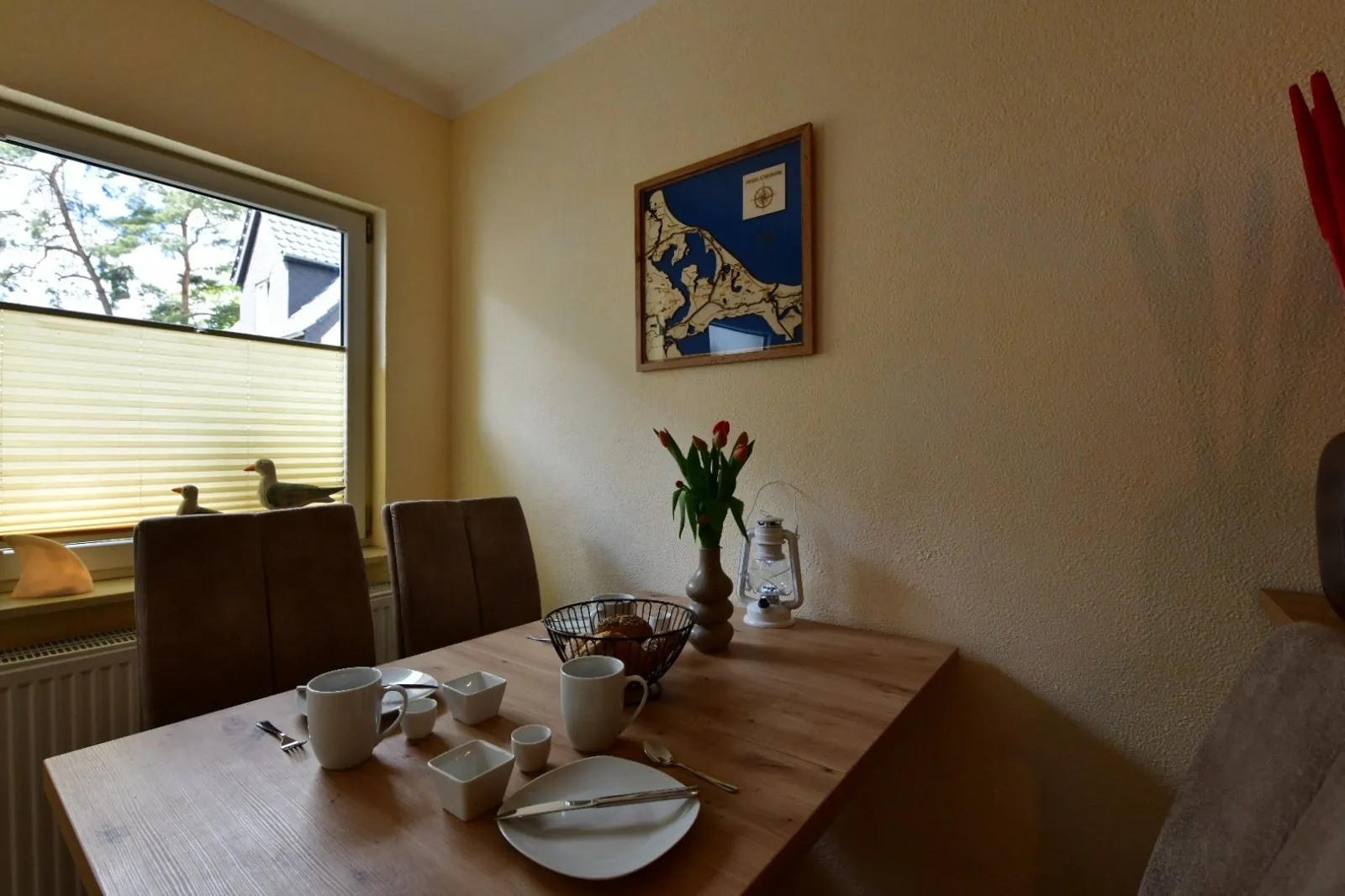 Essplatz einer Ferienwohnung in Ahlbeck – unbearbeitetes Kamerabild